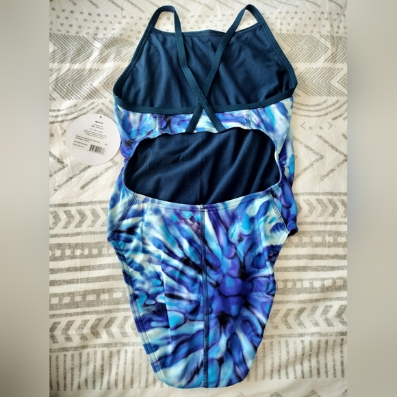 Women's Sporti One Piece Swimsuit - Picture 9 of 14